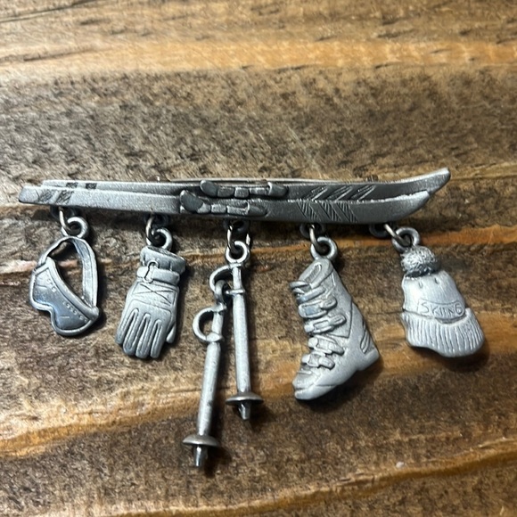 JJ pewter skiing brooch winter charms - Picture 1 of 9